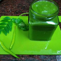 A picture of Curry leaves chutney.
