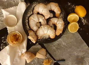 Foto di Cornetti con marmellata a limone