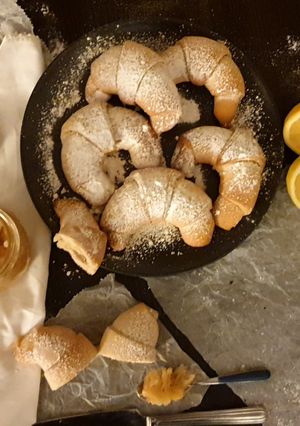 Foto di Cornetti con marmellata a limone