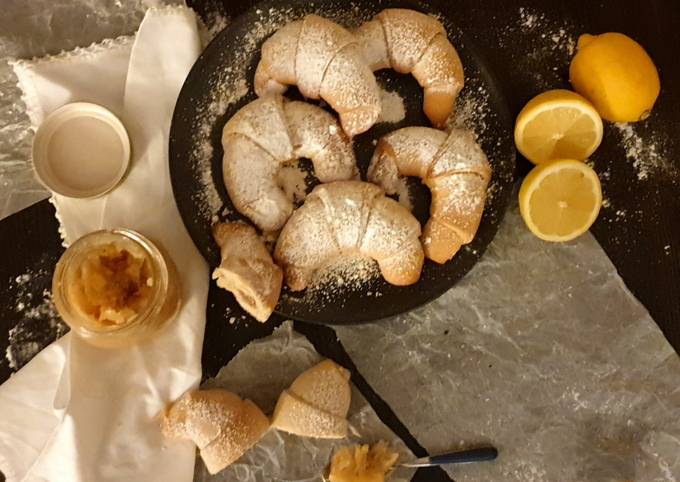 Cornetti con marmellata a limone