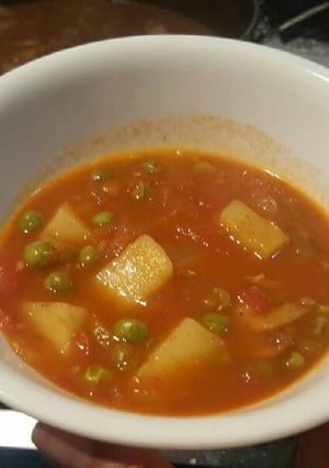 A picture of Indian potato greenpeas mushroom gravy.