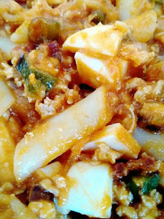 Una foto de Pasta con carne picada, chorizo y huevo