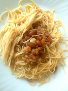 A picture of Spaghetti n bean stew.