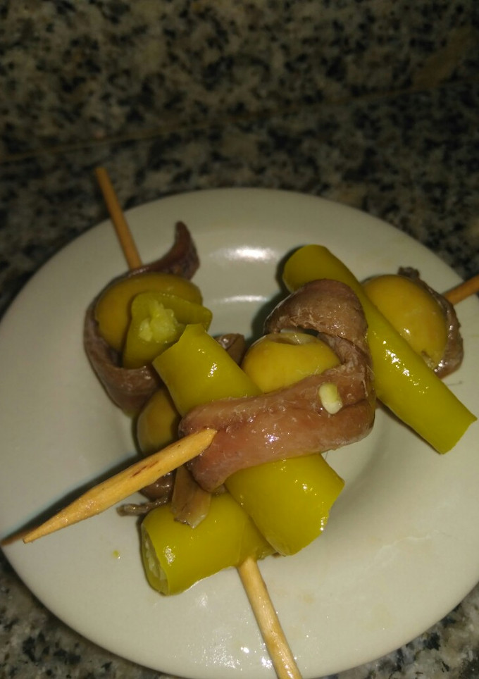 Una foto de Gilda con anchoa de Santoña
