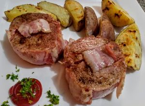 Una foto de TOURNEDÓS De Solomillo de Cerdo🐽y 🌿Tomillo...!