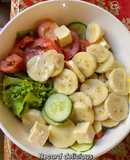 Salad trái cây: chuối + dưa leo + xà lách + phô mai con bò cười vị dâu + 1 ít sữa đặc