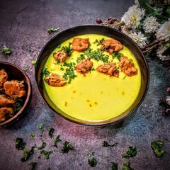 A picture of Methi aloo pakoda kadhi.