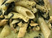 Una foto de pasta pluma