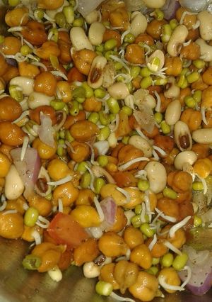A picture of Healthy Sprouts salad.