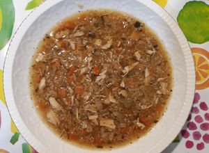Una foto de Sopa de miso rojo con quinoa y pollo al horno