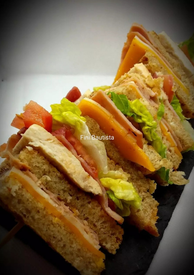 Una foto de Sandwich de pollo y bacon