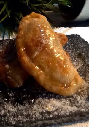 Foto principal de Empanadillas rellenas de plátano a la miel con piñones
