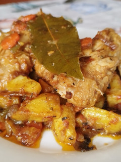 Una foto de Pollo estofado con patatas saludables