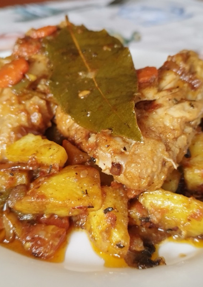 Una foto de Pollo estofado con patatas saludables