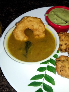 उड़द दाल वडा (Udad daal vada recipe in Hindi) रेसिपी मुख्य फोटो