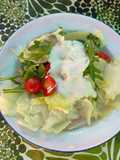 Ensalada de lechuga con pechugas etc... 😋