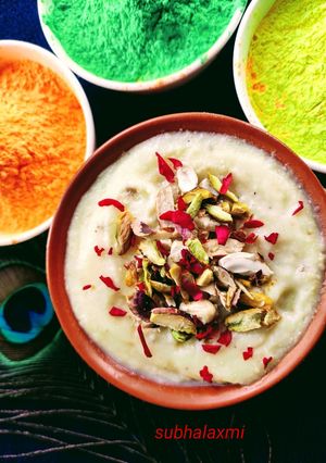 A picture of Thandai phirni.