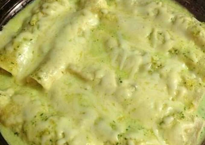 Foto principal de Enchiladas suizas con cilantro y crema