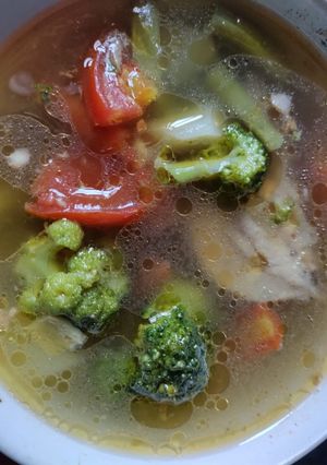 চিকেন ভেজিটেবল স্যুপ (chicken vegetable soup recipe in Bengali) রেসিপির প্রধান ছবি