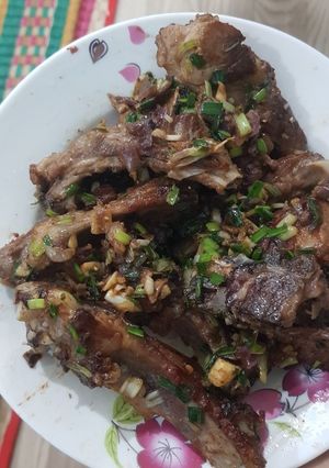 Hình của món Sườn chiên nước mắm.