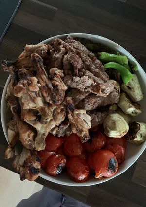 عکسی از دستور جوجه کباب با مخلفات😍😍