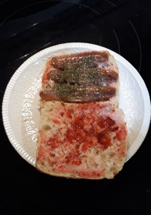 Foto principal de Bocata con fresas y sardinas ahumadas