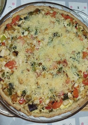 Una foto de Tarta de pollo y base cremosa de ricota (masa casera)