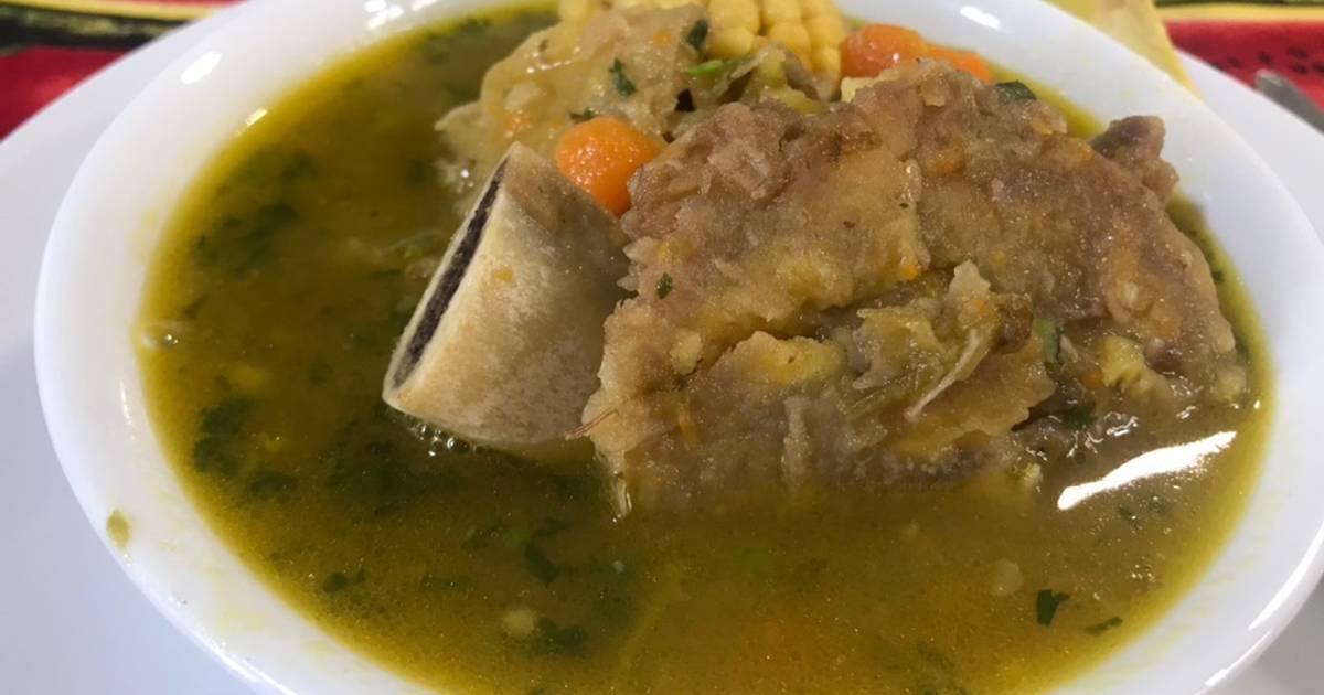 Consomé o caldo de pollo Ecuatoriano Receta de Taty Zambrano- Cookpad