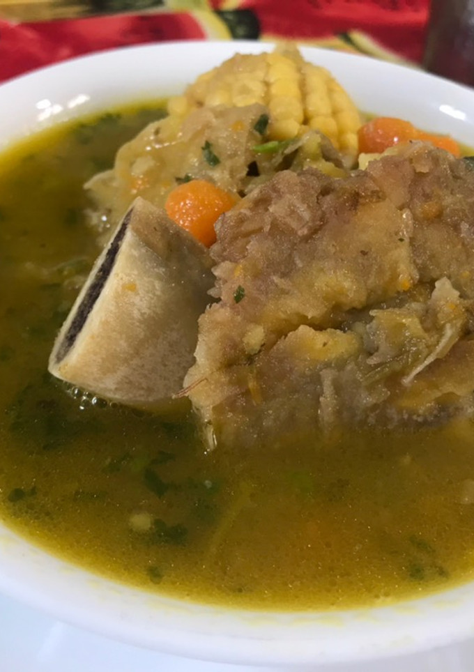 Una foto de Sopa de patacón con costilla de res