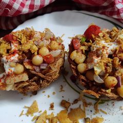 A picture of Potato basket chaat.