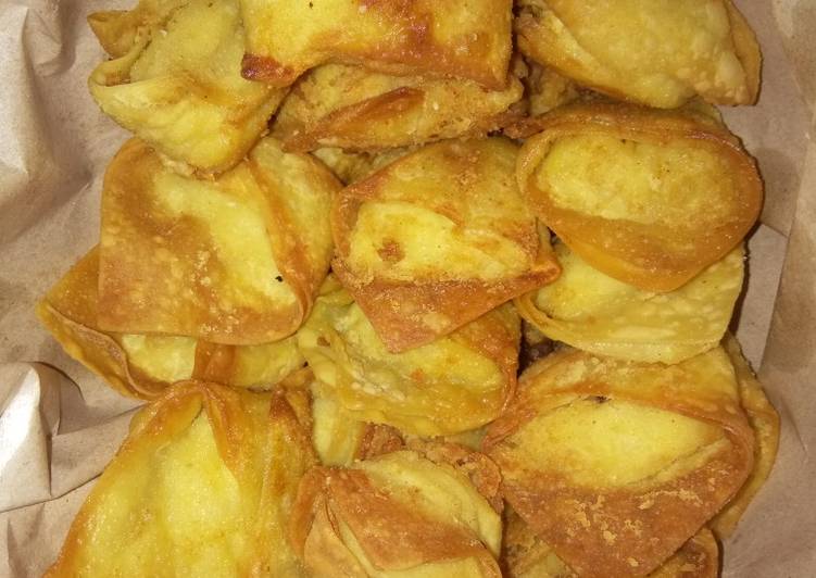 Pangsit goreng taju (tahu jamur)