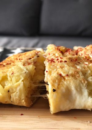 A picture of Omelette with instant noodle and cheese inside 😎.