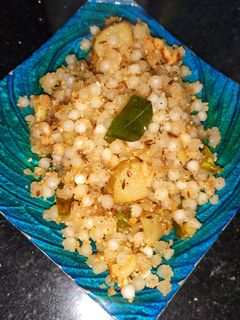 रुचकर साबुदाणा खिचडी (sabudana khichdi recipe in marathi) रेसिपी चे मुख्य फोटो