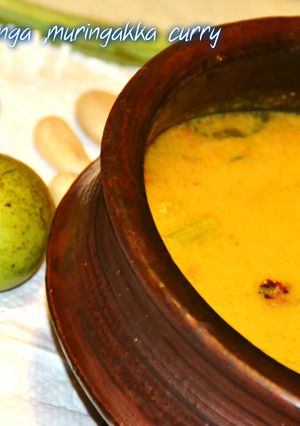 A picture of Chakkakuru, manga, muringakka curry.