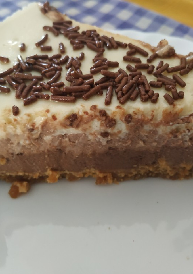 Una foto de Pastel tres chocolates (cuajada)