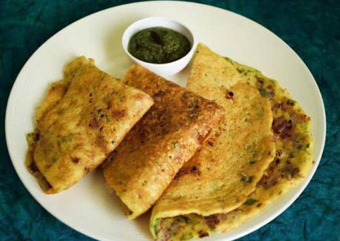 Simple Way to Prepare Delicious Moong Dal And Paneer Chilla For Weight Loss