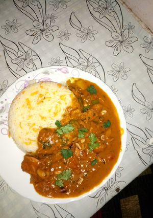 A picture of Peanut curry chicken.