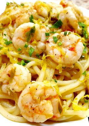 O poză a rețetei Spaghetti cu creveți, în sos de lămâie.