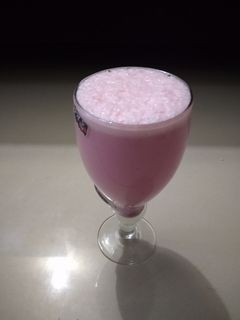 સ્ટ્રોબેરી શેક (Strawberry Shake Recipe In Gujarati) રેસીપી મુખ્ય ફોટો