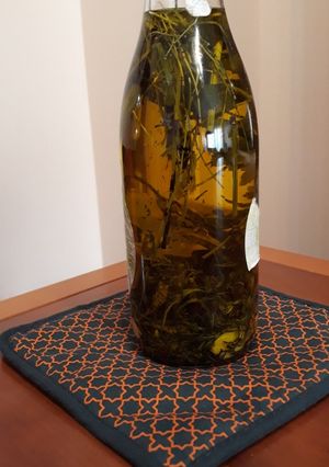 Foto principal de Aceite de oliva infusionado con hierbas y ajos