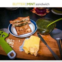 A picture of Garlic mint bread.