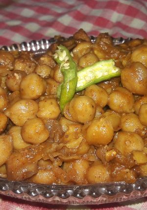 A picture of Chatpate chole.
