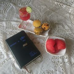 A picture of Cupcake.