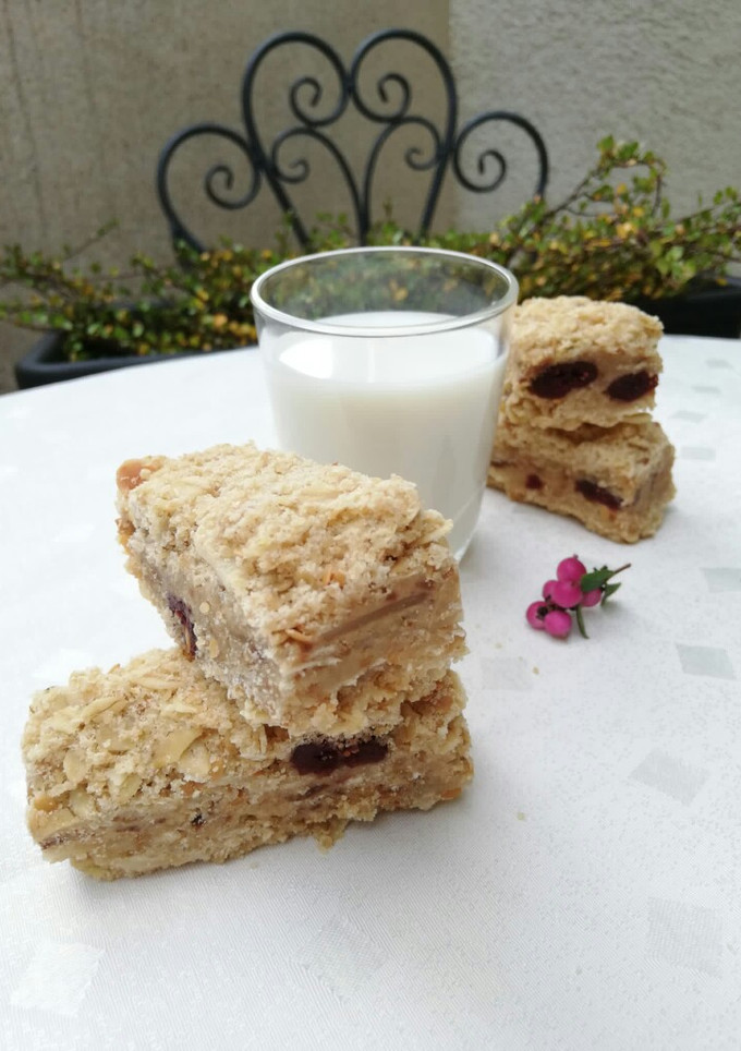 Una foto de Barritas de lino, almendras y fruta