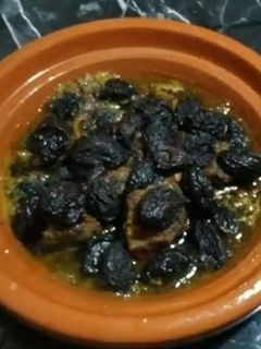 صورة لوصفة طجين لحم البرقوق