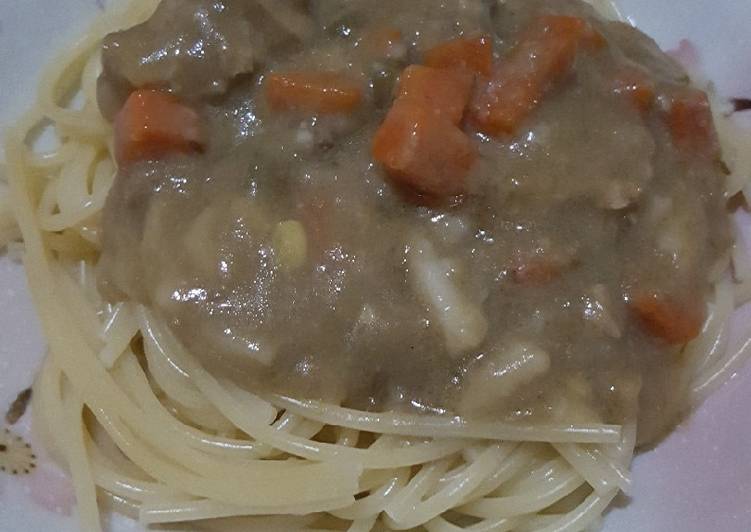 Spaghetti kare ayam