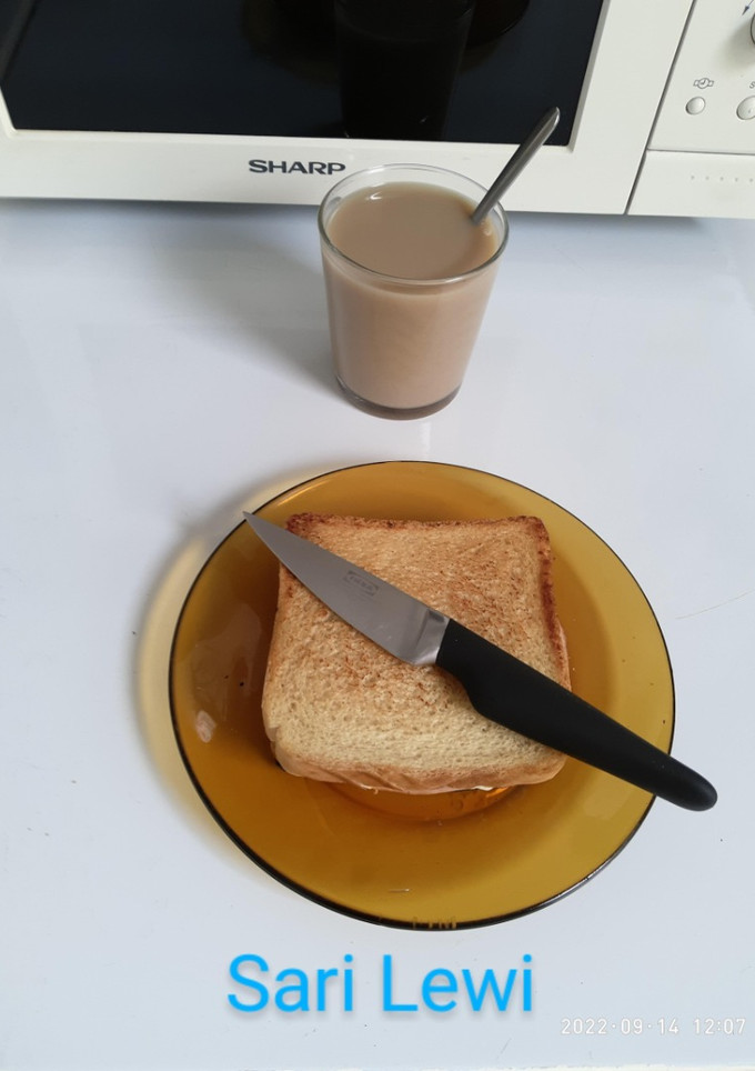 Una foto de Cena para este calor: Sándwich y cafecito con leche (7 ingredientes)