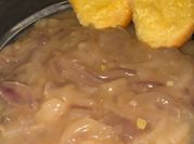 Une photo de soupe à l'oignon