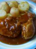 Pollo encebollado en salsa de ketchup y coca cola