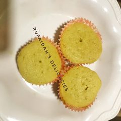 A picture of Vanilla cupcakes.